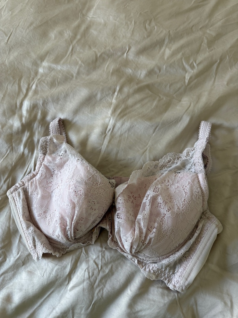 Delicate Lace Underwire Bra in Light Pink - Women's Intimates